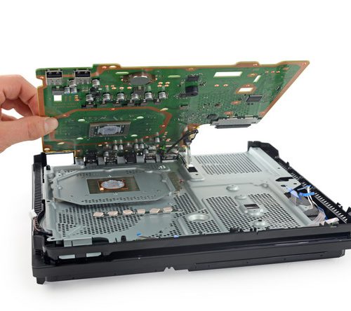 החלפת חומר טרמי וניקוי מכשיר שמתחמם יותר מידיי ועושה רעשים.